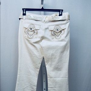 NEW NEVER WORN GLITSY WHITE JEANS!